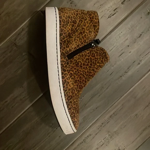 Clarks Cheetah Print Sneaker Size 6 1/2 women’s - Picture 3 of 5